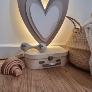 Serce świecące w pokoju na koszu