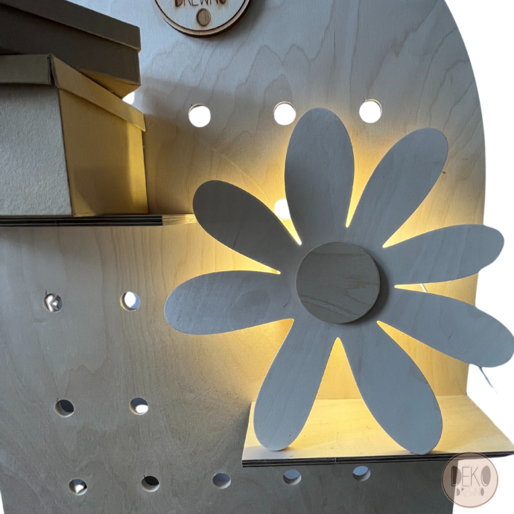 Lampka LED beżowy kwiatek drewniana nocna lampka w pokoju dziecka oświetla delikatnym światłem nie budzącym dziecka