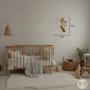 motyl na ścianie z wymiarem 37cm na 29cm