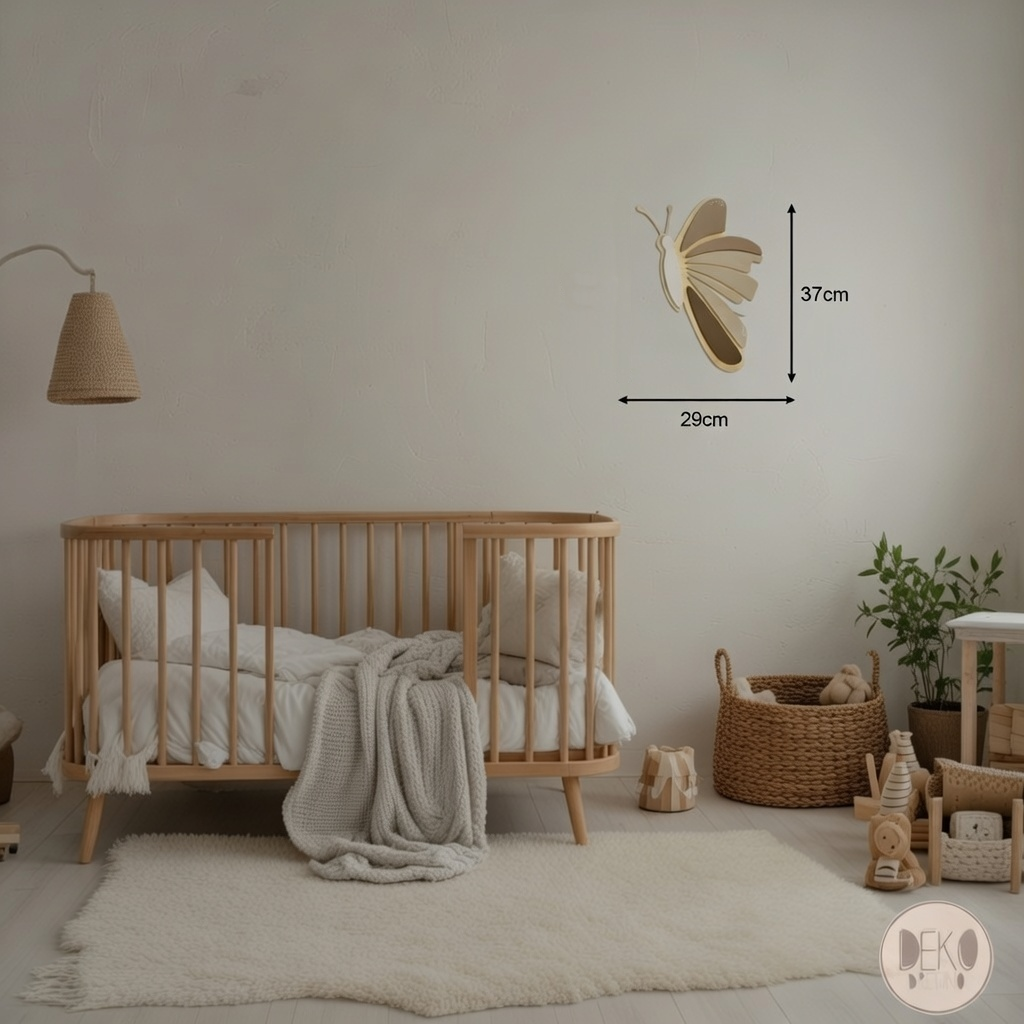 motyl na ścianie z wymiarem 37cm na 29cm